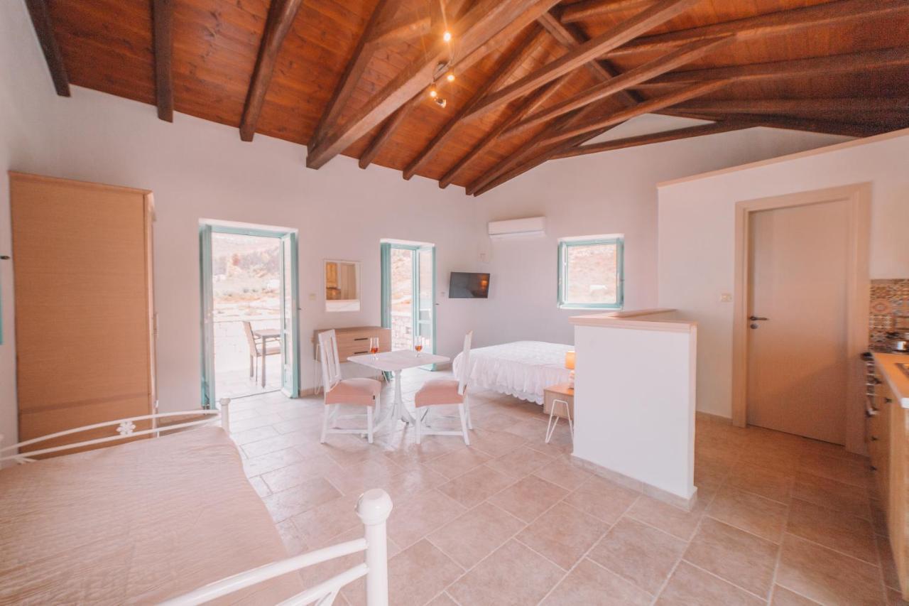George Seafront Apartment Neo Oitilo
